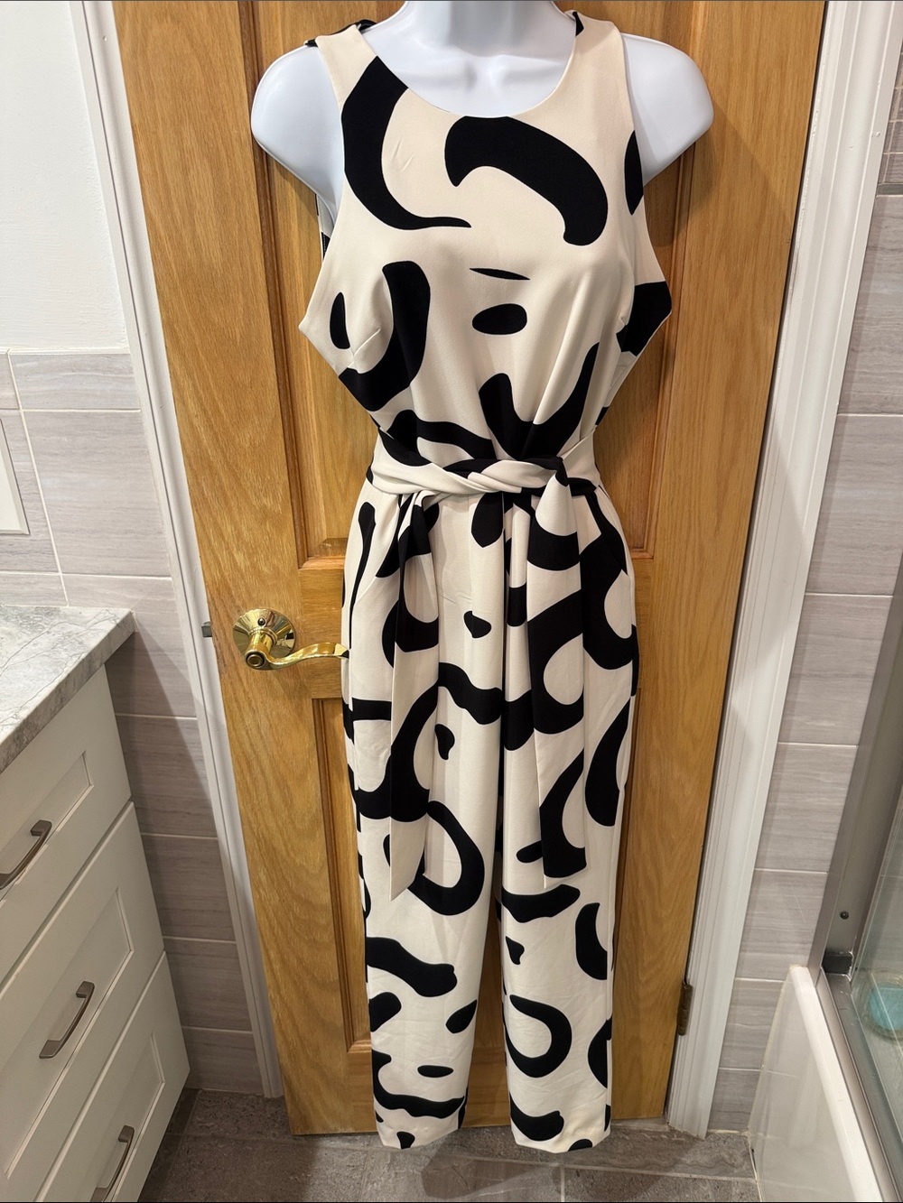 Lavish Alice Black & Cream Abstract Sleeveless Jumpsuit